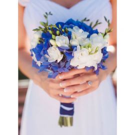 Свадебный букет невесты из голубой гортензии