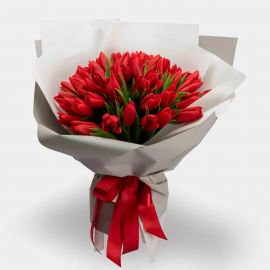 Букет из 35 красных тюльпанов "Огонь любви"