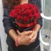 Коробка с 25 красными розами "Красное и черное"