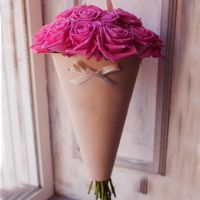 Букет из 19 розовых роз в конусе